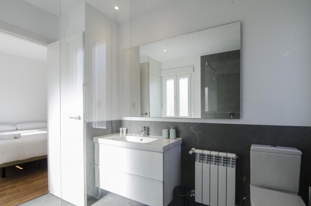 2 Bedrooms 2 Bathrooms Furnished - Bernabeu - Business Area With Terrace - Minty Apartment