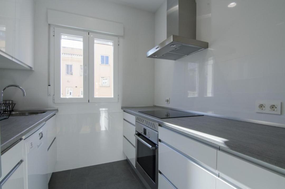 2 Bedrooms 2 Bathrooms Furnished - Bernabeu - Business Area With Terrace - Minty Apartment Madrid